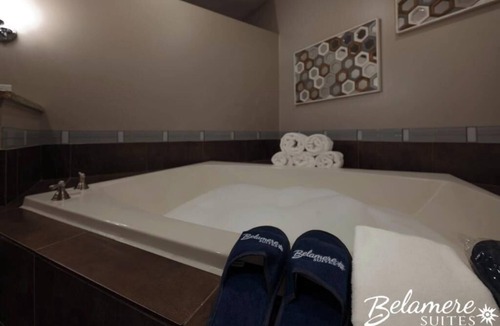 Perrysburg Apartment | Belamere Suites - The Royal Swimming Pool Suite In Ohio