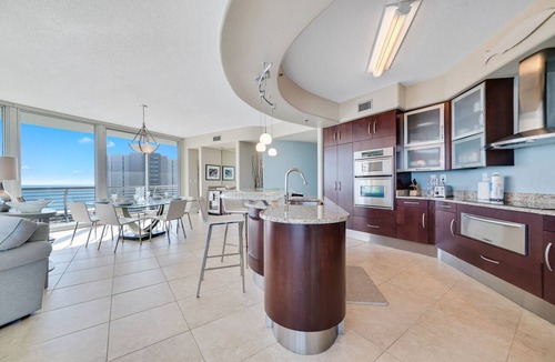 Orange Beach East Condo | Bella Luna 810-Spectacular Views of Beach & Bay