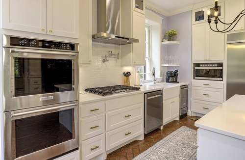 Vicksburg House | Belle Terre Mansion - Remodeled Pre-Civil War- Contemporary. Southern. History.