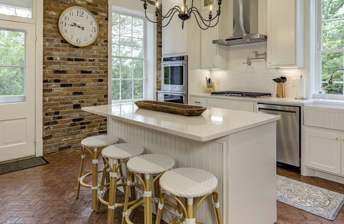 Vicksburg House | Belle Terre Mansion - Remodeled Pre-Civil War- Contemporary. Southern. History.