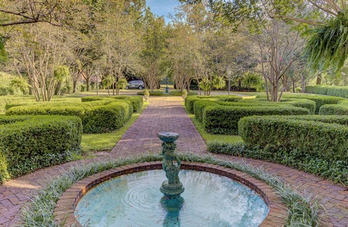 Vicksburg House | Belle Terre Mansion - Remodeled Pre-Civil War- Contemporary. Southern. History.