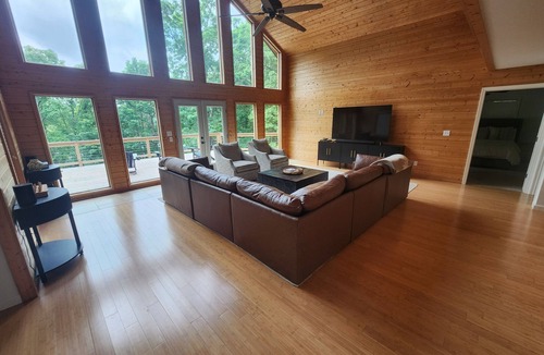 Tumbling Shoals House | Belmont Acres | Lakefront w/Heated Outdoor Shower | Sleeps 12