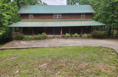 Tumbling Shoals House | Belmont Acres | Lakefront w/Heated Outdoor Shower | Sleeps 12