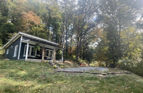 Bryson City Cottage | Bennett's Cottage in the Great Smoky Mountains