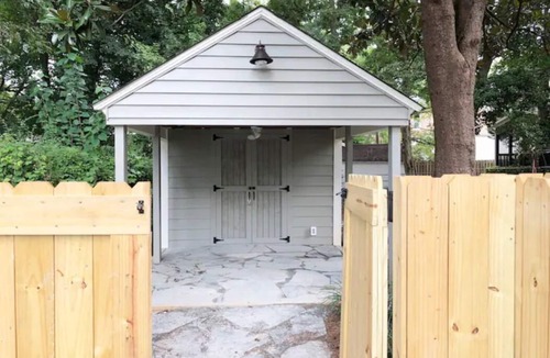 Downtown Apartment | Best Tiny House In Town!
