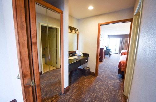 Mackinaw City Hotel | Best Western Plus Dockside Waterfront Inn
