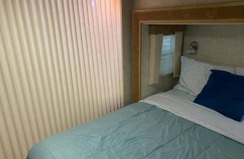 Beulah Apartment | Betsie -35Ft RV Camper in Woods -Firepit & Hot Tub