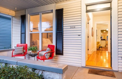 Highlands House | Big Chill! 5br 2ba Walkable- Hot tub!