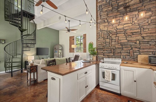 Rogers Cottage | Big Pine Holler | Cozy Cabin with Hot Tub