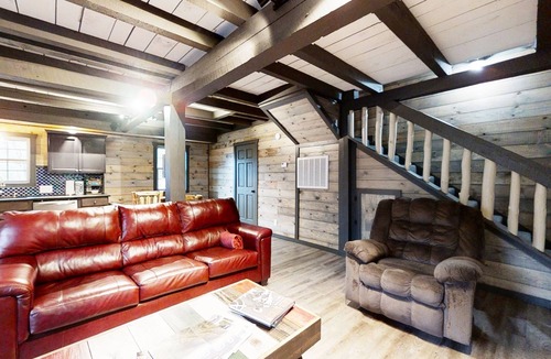 Gatlinburg Cabin | Bigfoots Hideaway (1-Bedroom Cabin) with Mountain view by RedAwning