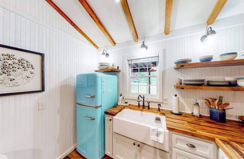 Franklin House | Bird-watcher's creekside cabin with screened porch, fireplace, yard, & firepit