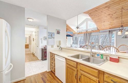Seven Devils House | Birds Nest- Hot Tub w/Mtn View, Whirlpool Bath, Gas Grill, Keyless Entry