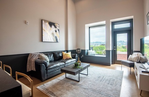 Central City Apartment | Birmingham Bright Stay - 1BR/Balcony/Walk Score 91