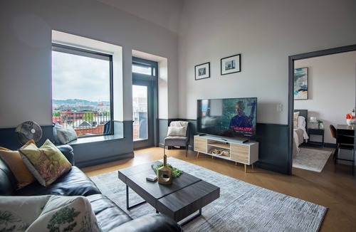 Central City Apartment | Birmingham Bright Stay - 1BR/Balcony/Walk Score 91