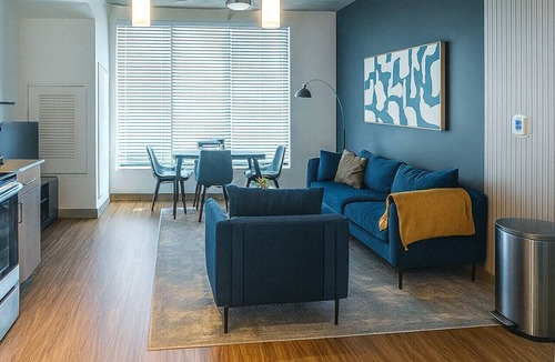 Five Points South Apartment | Birmingham Stay | 2BR w/Rooftop Amenities