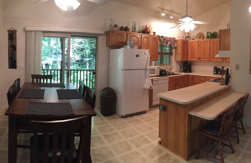 Barnardsville House | Black Bear cabin by the creek