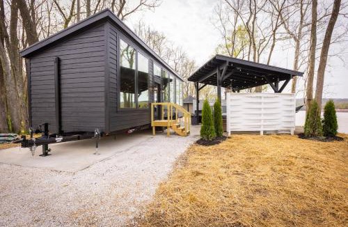 New Richmond House | Black Tie Affair - Eloquent Riverfront Experience