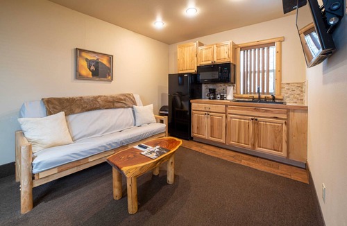 Indian River Apartment | Blackbear Lodge at The Totem Lodges
