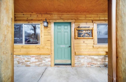 Indian River Apartment | Blackbear Lodge at The Totem Lodges