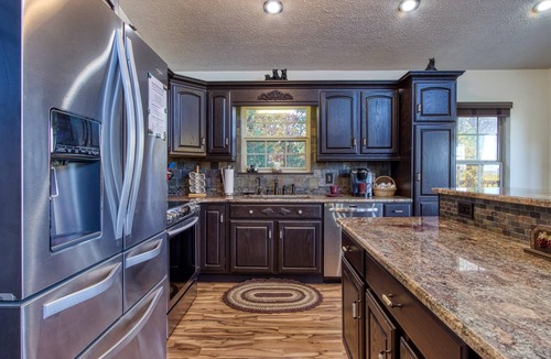Sevierville Ski Chalet | BlackBeary Chalet, Family Friendly Secluded , Firepit, Views
