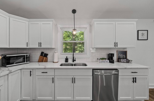 Clarksville House | Blackwood Ridge, By Bertin (1221 Beverly Hills Dr)