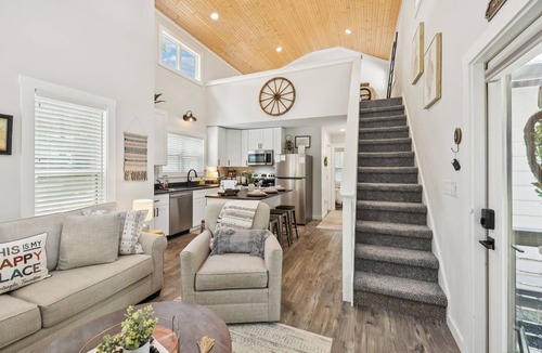 Monteagle Cottage | Bliss at the Bluff: Luxury Tiny House Retreat in Monteagle, TN!
