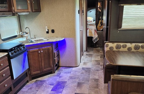 Appleton House | Blocks from Appleton International Airport! 2018 Sprinter RV w/Amenities! EAA!