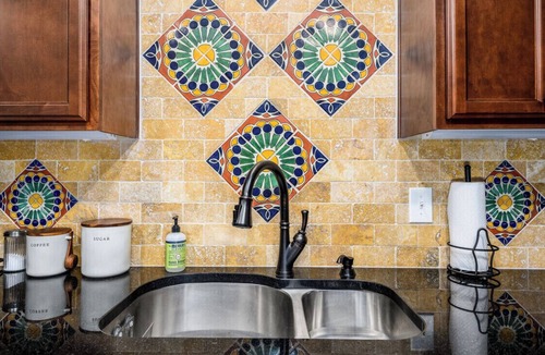 St. Stephens House | Blue Door Guesthouse – Gorgeous & Spacious 2BR/2BA Pool-Level Retreat