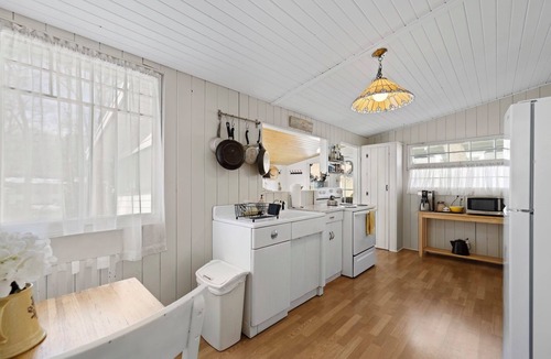 Grand Beach House | Blue Fox Cottage in Grand Beach