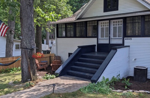 Grand Beach House | Blue Fox Cottage in Grand Beach