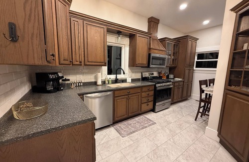 Bluffton House | Blue Haven on Wiley, Steps to Downtown, Sleeps 10
