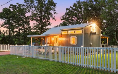 Dogwood House | Blue Haven Retreat Private Lakefront Escape