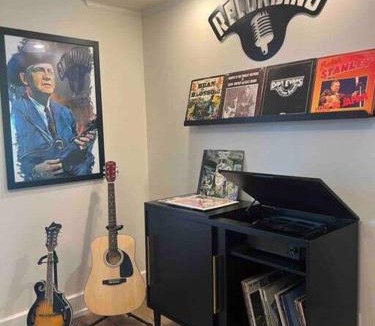 Owensboro House | Blue Moon Cottage - Music Room, Inground Pool