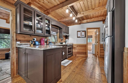 Blue Ridge Cabin | Blue Ridge Cabin 5 Minutes from Marina & Town. No pet fee!