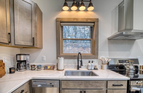 My Mountain House | Blue Ridge Cabin- Hot Tub + Sauna- Romantic Couples Retreat