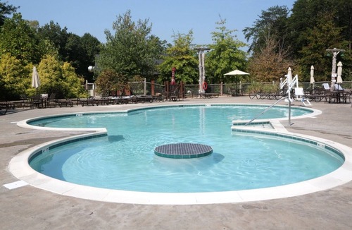 Gordonsville Condo | Blue Ridge | Lakeside Glamping Stay | Trails & Family Fun
