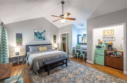 Asheville Cabin | Blue & Yellow Suites on the farm: hot tub & sauna!