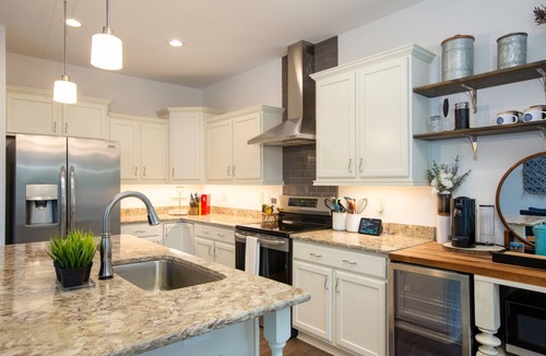 Swannanoa House | Blueberry Mountain Retreat | 2 King Suites + Loft + Porch