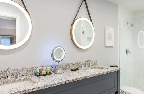 Downtown Charleston Resort | Bluegreen's King 583 Resort - 1 Bd. – Historic Charleston with a Modern Twist