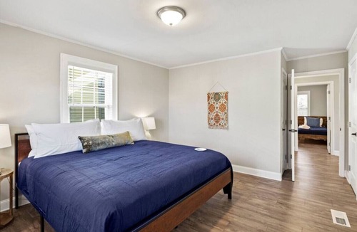 Dunean House | Bluestone Cottage- 2 miles to Downtown Greenville