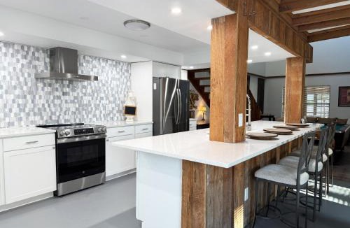 Grove City House | Boat & Billiards – 2BR by Stump Pass Marina