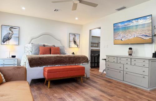 Grove City House | Boat & Billiards – 2BR by Stump Pass Marina