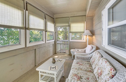 Northeast Cabin | Boating & Swimming On-Site! Lakefront in Cadillac