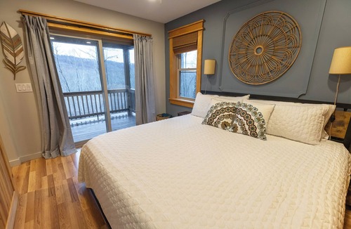 Cool Ridge Cabin | Boho Getaway for Two, Stay near the New River Gorge and Glade Creek Farm