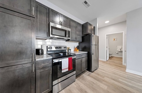 St. Peters Apartment | Bold 2132 I Parking I Pool I Gym I Parking