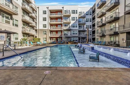 Richardson Apartment | Boulevard Stays Dashing 1BR Suite Pool Parking Gym H