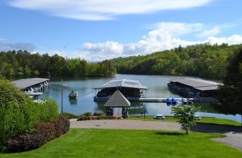 Hiawassee Resort | Boundary Waters Resort & Marina