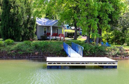 Hiawassee Resort | Boundary Waters Resort & Marina
