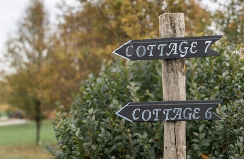 Lawrenceburg Apartment | Bourbon Barrel Cottages #6 Kentucky Bourbon Trail Hot Tub and Fire Pit