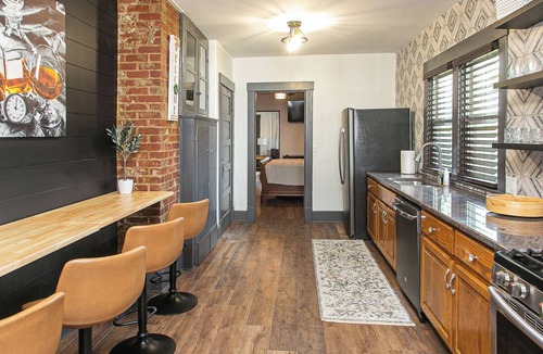Clarksville House | Bourbon & Derby 2mile to Whiskey Row Main St Louisville Bourbon City Museum Row